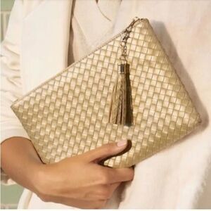 VIRGINIA Wolf Vegan Metallic Leather Woven Clutch
Pouch Gold